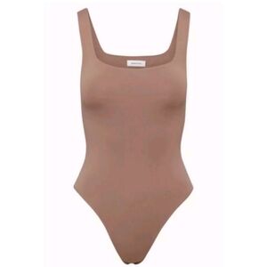 new Babaton Aritzia Bodysuit Square Neck Thong Beige Nude Tan Sleeveless Size S